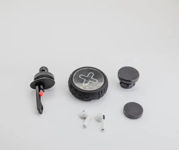 c86c43af-1cd9-4af2-a08f-1bc8a8c00dc4-1000x838-t3q2KmoZkTmQK5k6atXmGMvuGNLSu5W3rpfw6yFE شاحن سيارة لاسلكي 15 واط + شاحن AirPods من XLord